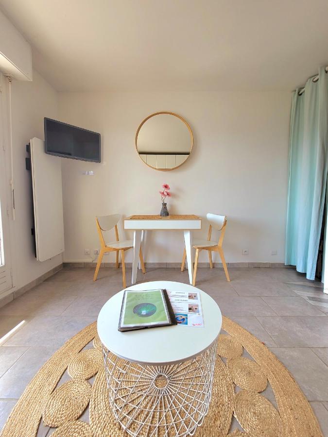 M2M Studio Magnifique Vue Mer - Avec Balcon - Les Pieds Dans L Eau! 布伦维尔索梅 外观 照片